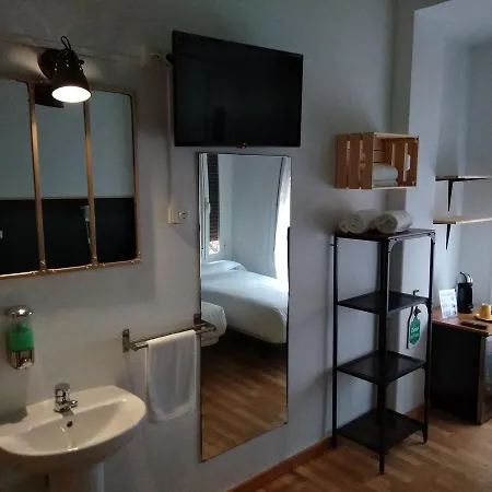 Pensión The Bridge *